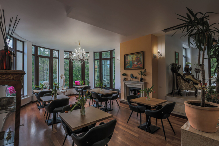 Food & Drinks 5, Villa Tom, Sinaia
