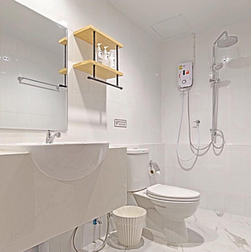 Bathroom 2, Little Lanna Cafe And Premier Guesthouse, Muang Chiang Mai