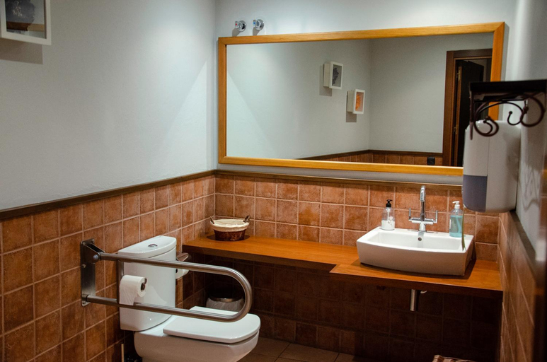 Bathroom 3, Albares, Lleida