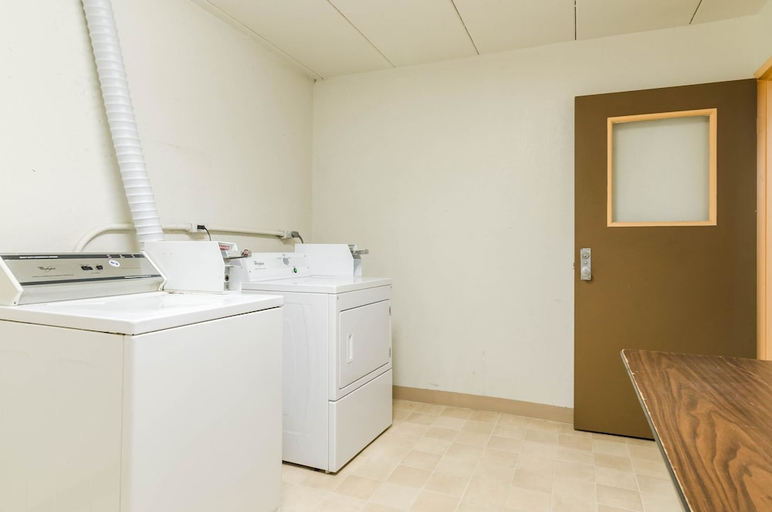 Bathroom 3, Econo Lodge Lexington, NE, Dawson