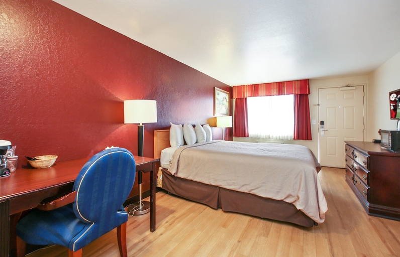 Bedroom 3, Red Roof Inn Lompoc, Santa Barbara
