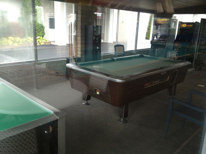 Sport & Beauty 4, Parkside Inn Bridgeview, Emmet