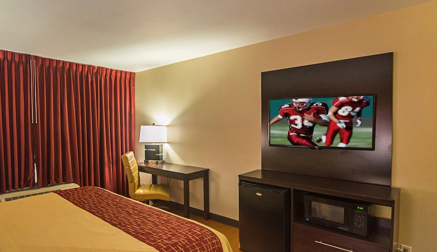 Bedroom 2, Red Roof Inn and Conference Center Lubbock, Lubbock