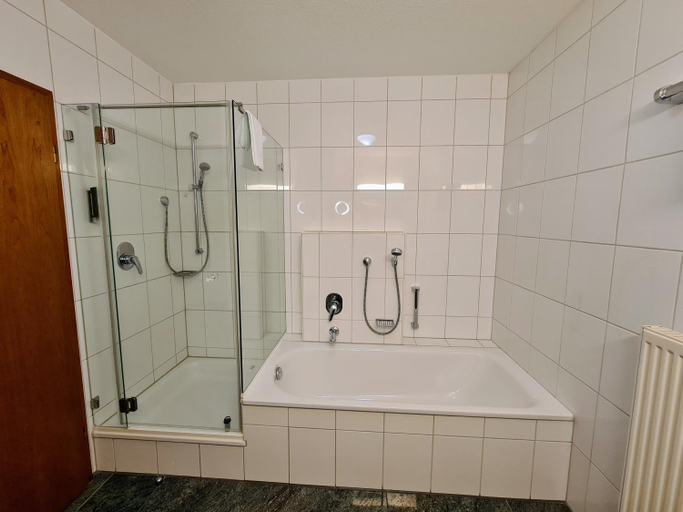 Bathroom 3, Hotel Restaurant Felix, Bergstraße