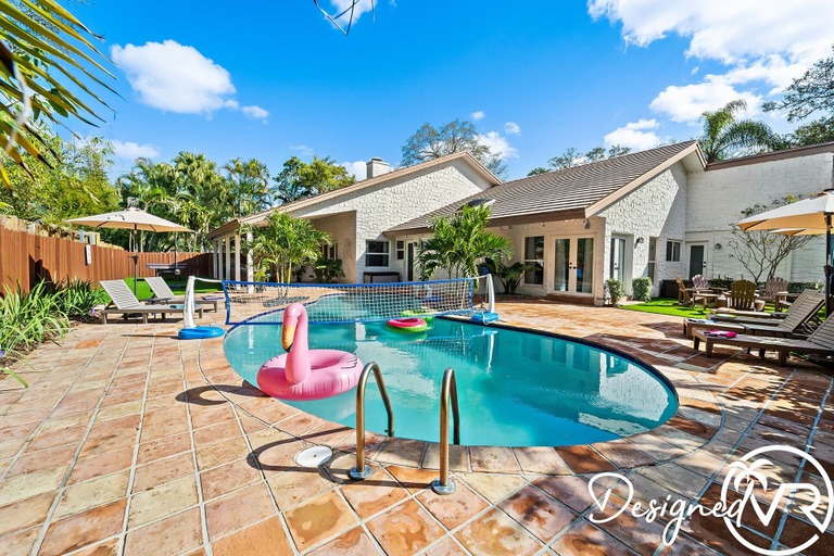 Sport & Beauty 4, Charming 9BR New-build Home w/ Heated Pool & Games, Broward