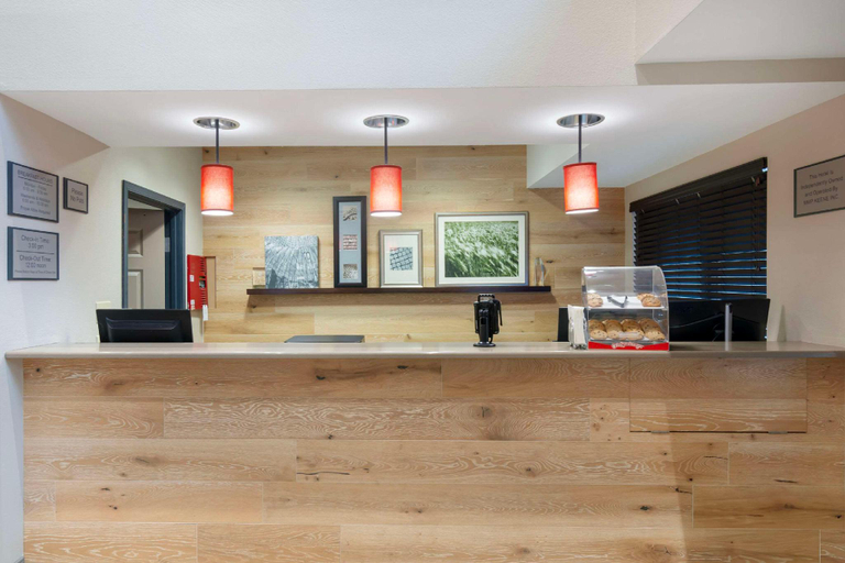 Public Area 2, Country Inn & Suites by Radisson, Columbia, MO, Boone