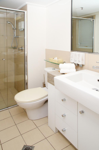 Bathroom 4, Cairns Central Plaza Apartment Hotel, Cairns