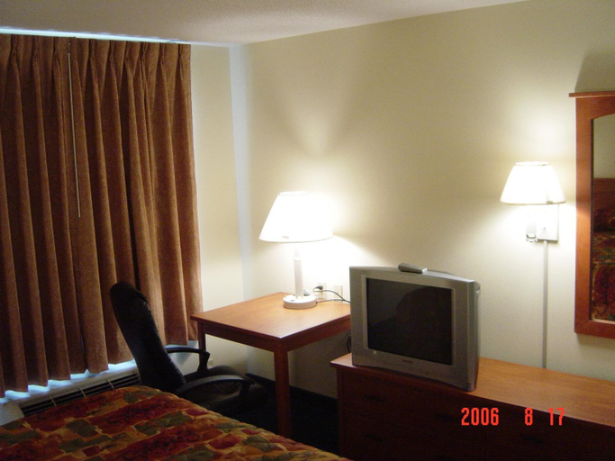 Others 3, Hometown Inn & Suites, Lake