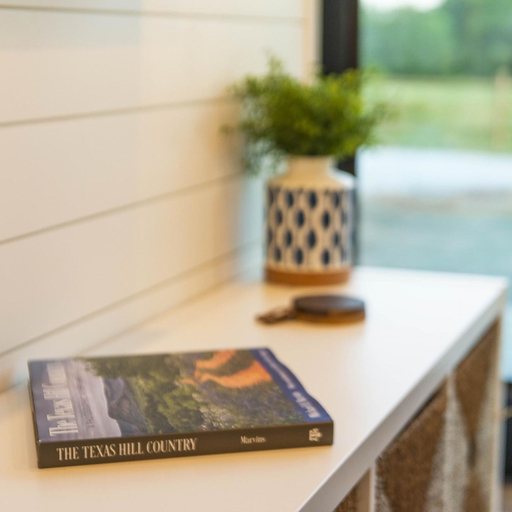 Room 2, The Bluebonnet- Container Home Country Setting Near Waco Attractions, McLennan