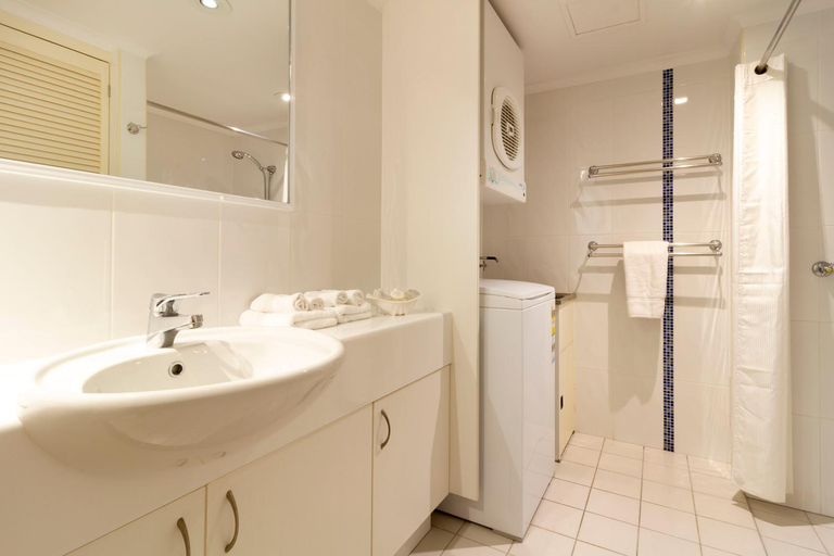Bathroom 3, The White House Port Douglas, Douglas