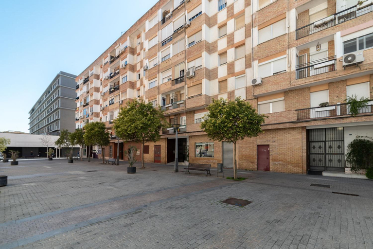 Exterior 3