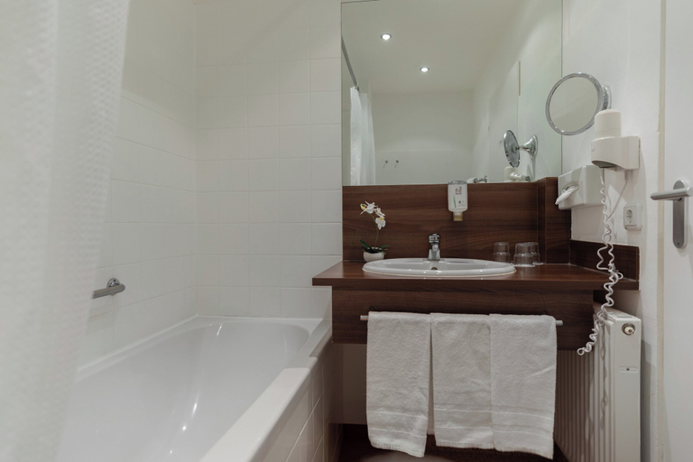 Bathroom 5, Hotel Bremer Haus, Bremen