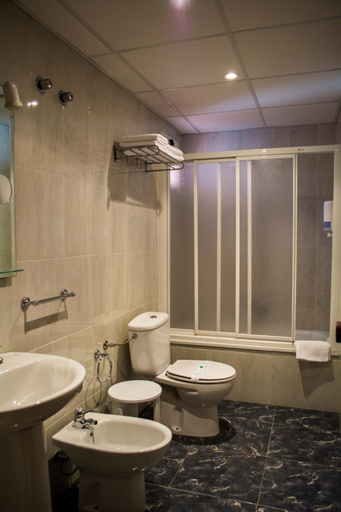 Bathroom 4, Hotel L'Escala, Valencia