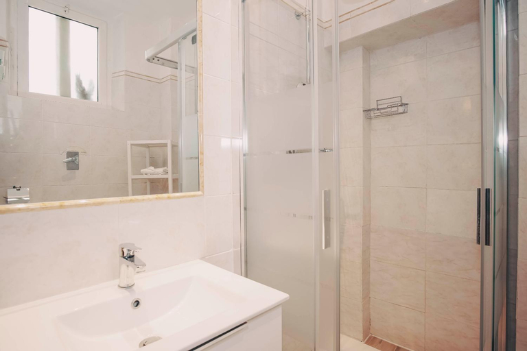 Bathroom 10