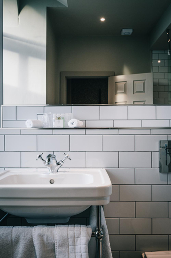 Bathroom 4, The Station Hotel, Aberdeen
