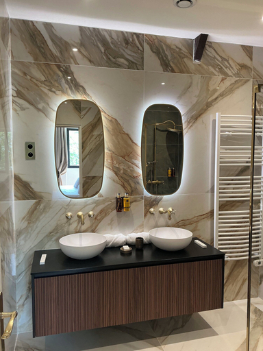 Bathroom 3, Château Camiac, Gironde