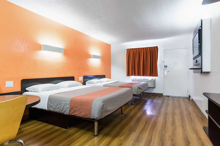 Bedroom 2, Motel6 Long Beach, CA - International City, Los Angeles