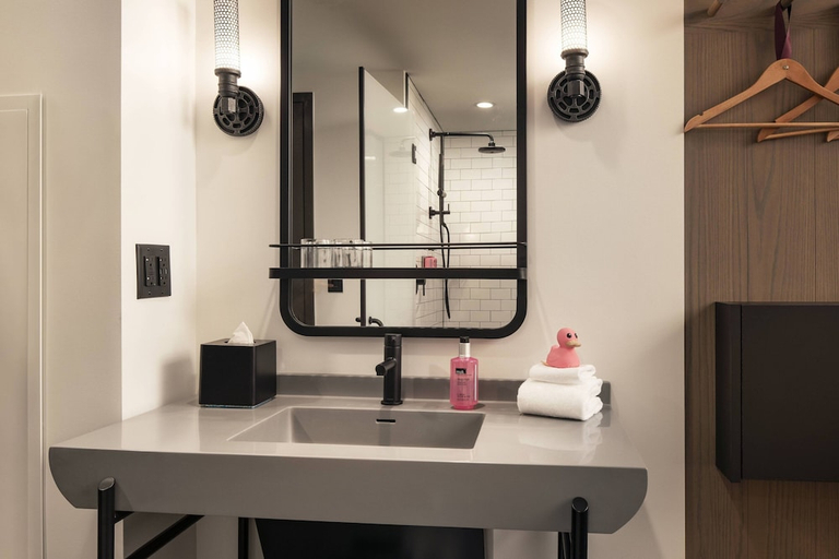 Bathroom 2, Moxy Louisville Downtown, Jefferson