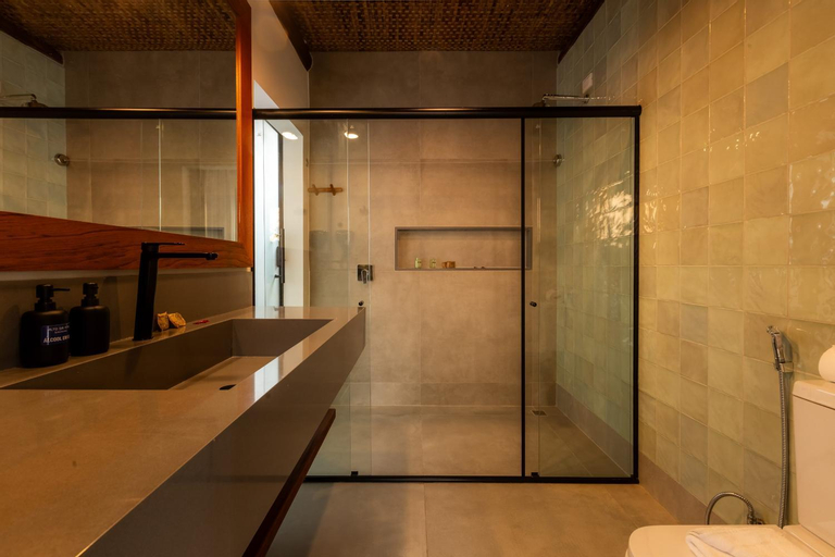 Bathroom 10