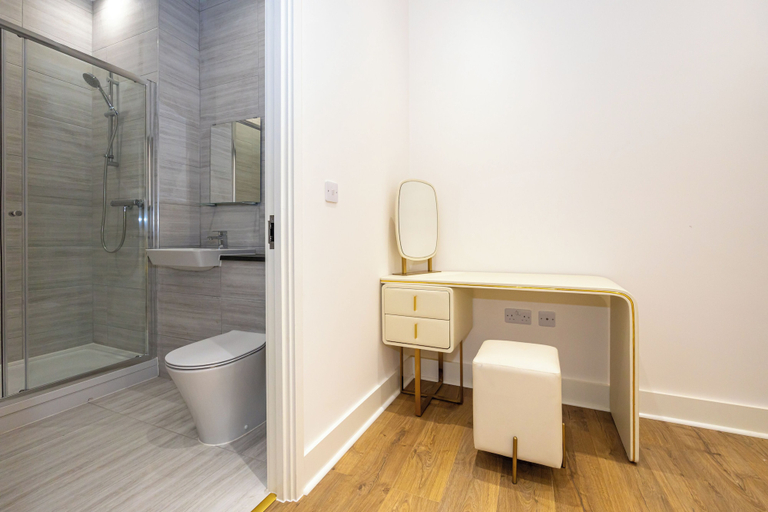 Bathroom 3, Orient Residence Manchester, Manchester