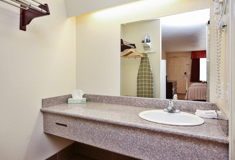Bathroom 4, Red Roof Inn Lompoc, Santa Barbara