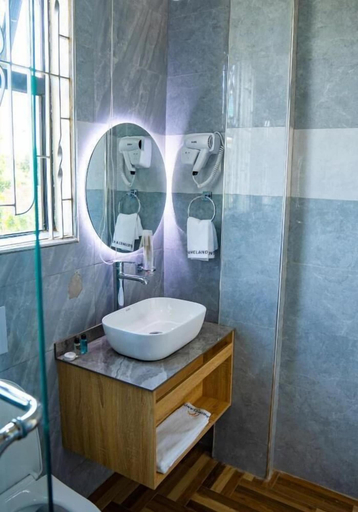 Bathroom, PRIMELAND HOTEL, Moshi Urban