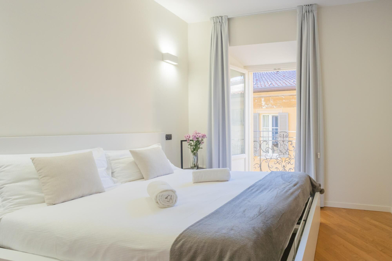 Room 2, White Flat in Como City Center, Como