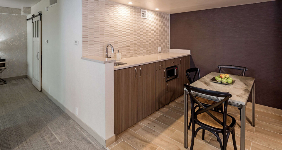 Dining Room 4