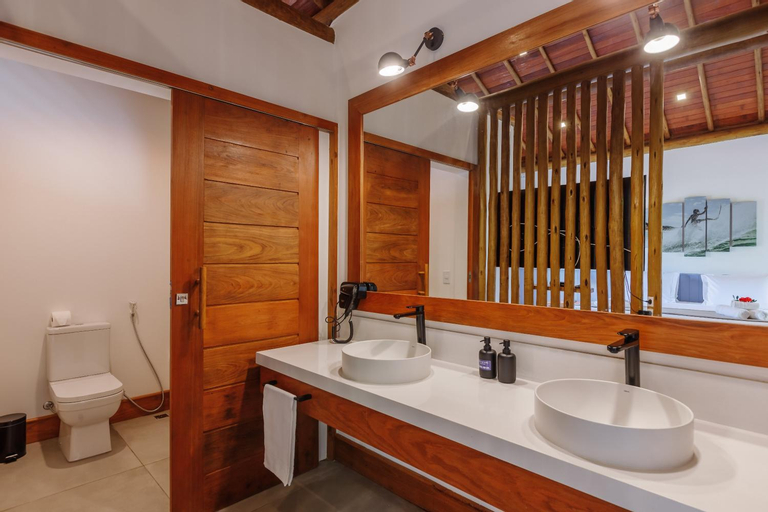 Bathroom 13