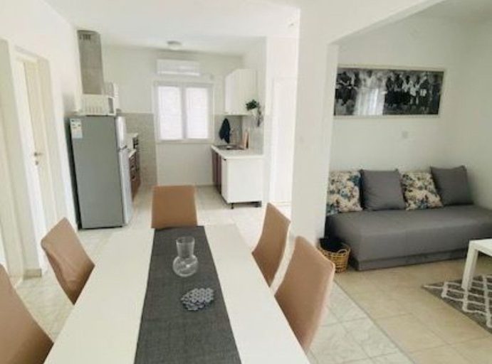 Others 3, Villa Brazza, Milna