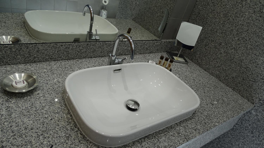 Bathroom 2, Residence Saint Michel, Haute-Corse