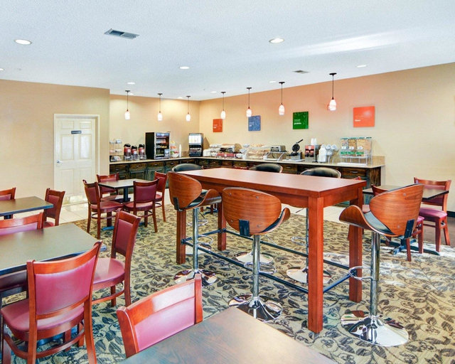 Food & Drinks 5, Comfort Suites Longview North, Gregg