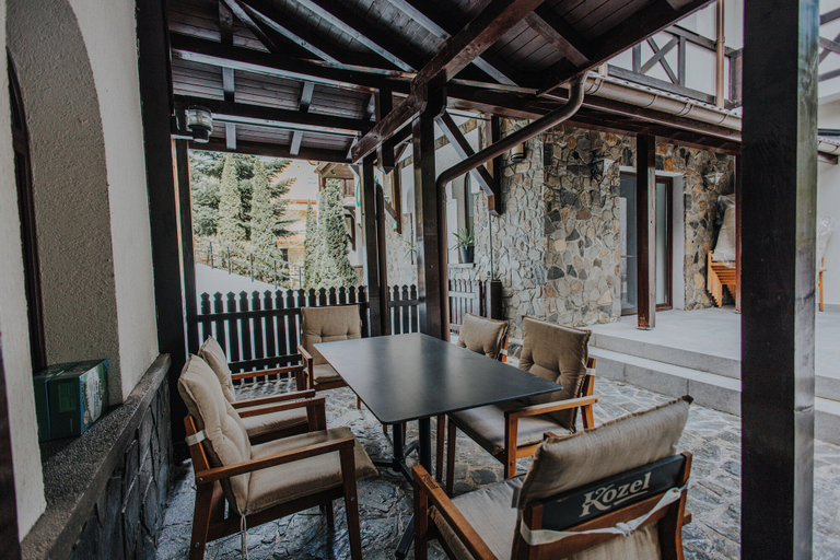 Food & Drinks 4, Villa Tom, Sinaia