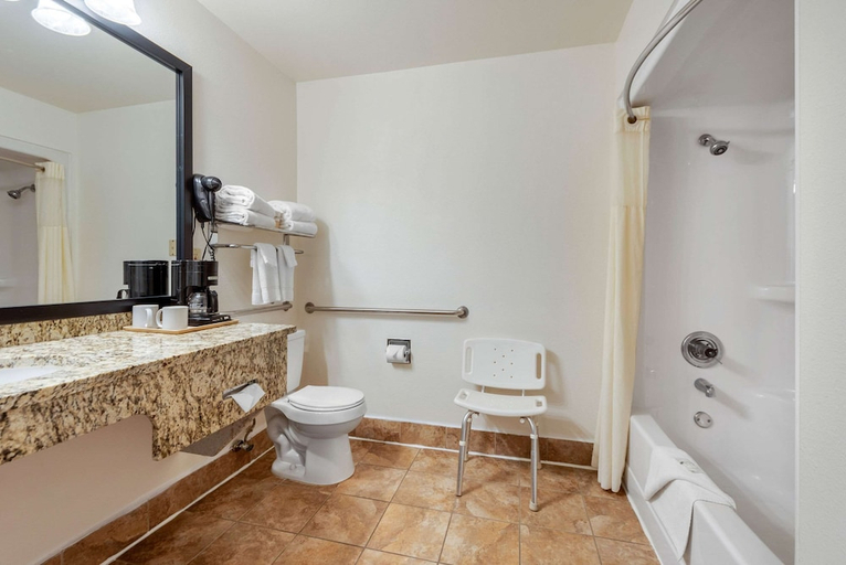 Bathroom 4, Quality Inn & Suites Limon, Lincoln