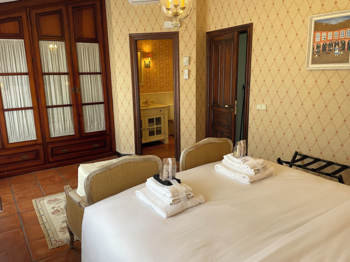 Bedroom 2, The Manor House, Álava