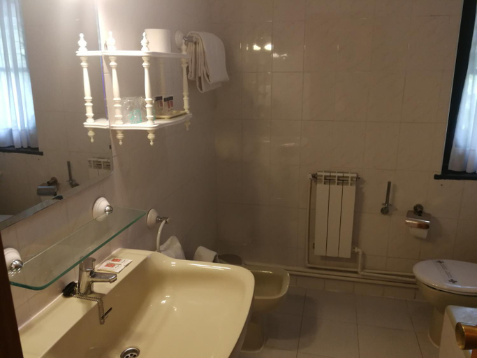 Bathroom 4, Xabier, Navarra