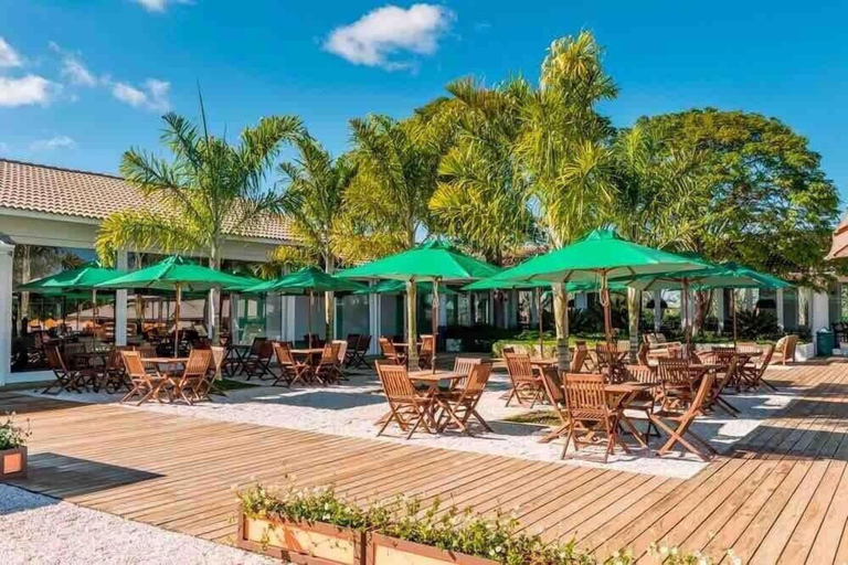 Outdoor dining, linda casa de campo nova em condominio, Quadra