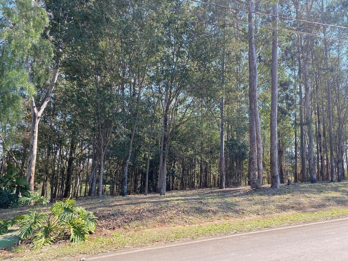 Property grounds 4, linda casa de campo nova em condominio, Quadra