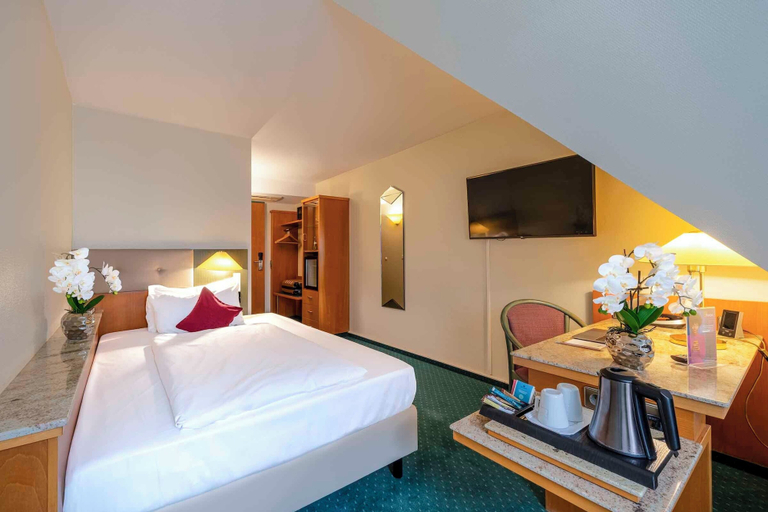 Bedroom 2, PLAZA INN Blankenburg Ditzingen, Sure Hotel Collection, Ludwigsburg