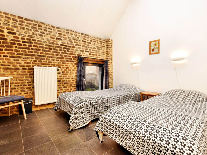 Bedroom 2, Nice apartments in a monumental square farm., Liège