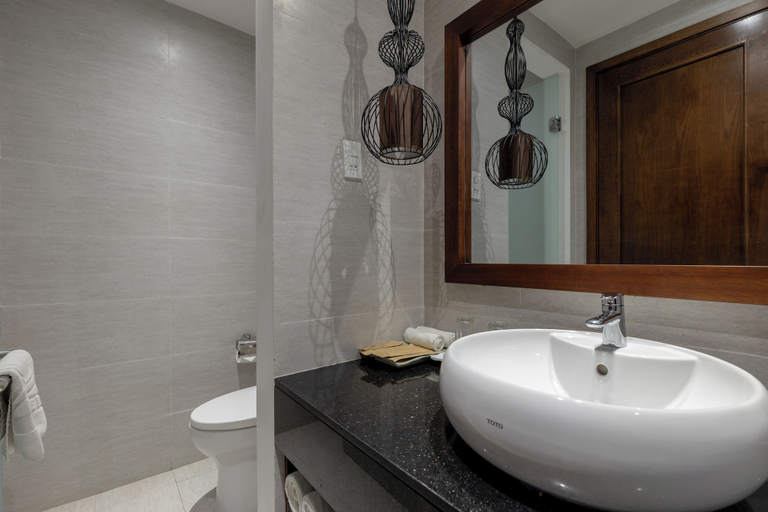 Bathroom 3, Flower Beachstay & Coffee, Da Nang