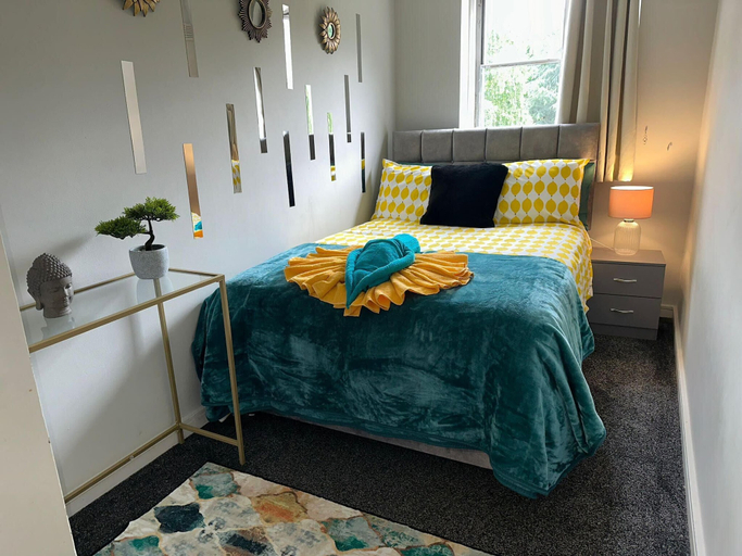 Bedroom 4, London Luxury Apartment up to 8 Guests, London