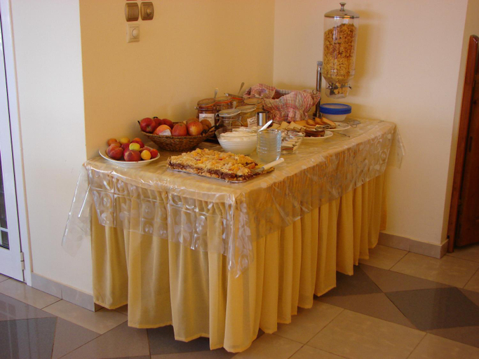 Food & Drinks 5, Hotel Petit Palais, Peloponnese