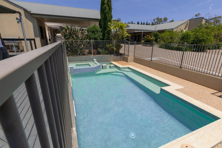 Sport & Beauty 2, Country Comfort Toowoomba Hotel, Crow's Nest - Pt A