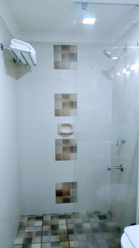 Bathroom 4, Abad Green Forest Resort, Theni