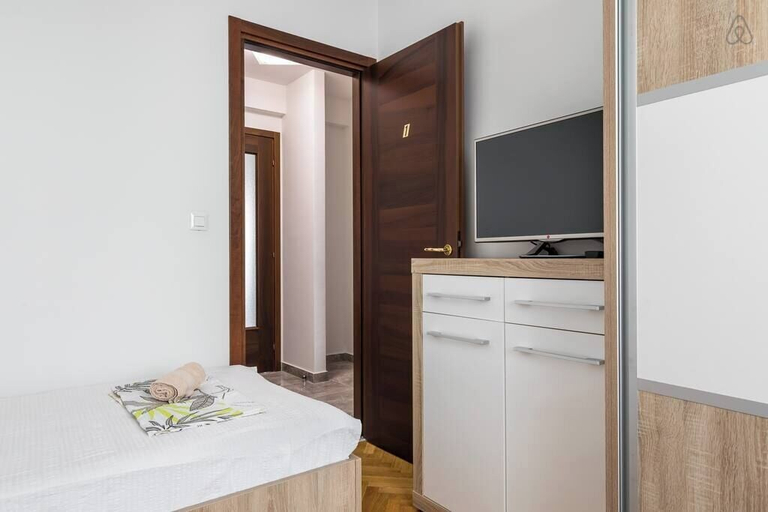Bedroom 2, Romeo & Julia, Split