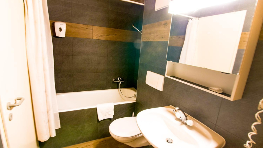 Bathroom 2, Hotel Central Residence, Aigle