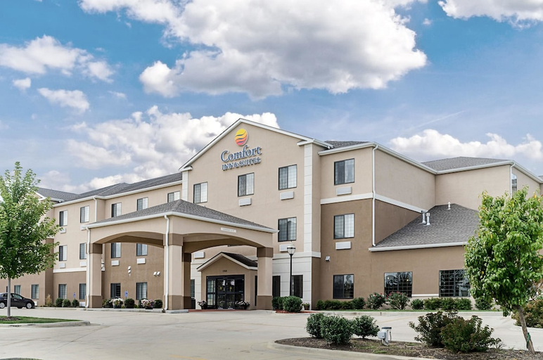 Exterior & Views 2, Comfort Inn & Suites Lawrence - University Area, Douglas