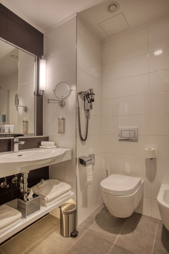 Bathroom 5, Ensana Grand Margaret Island, Budapesti