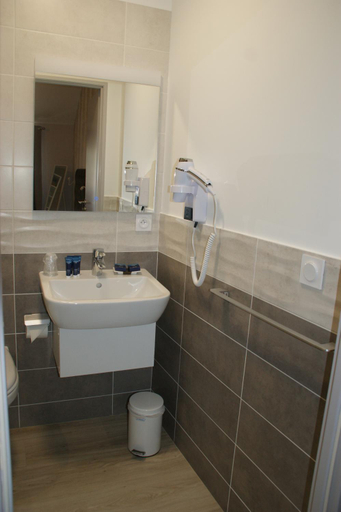 Bathroom 3, Le Home, Dordogne